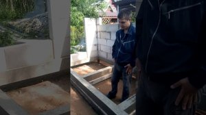 Сарай из бетона и блока на сваях.