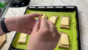 Бутерброды с сыром в беконе?
