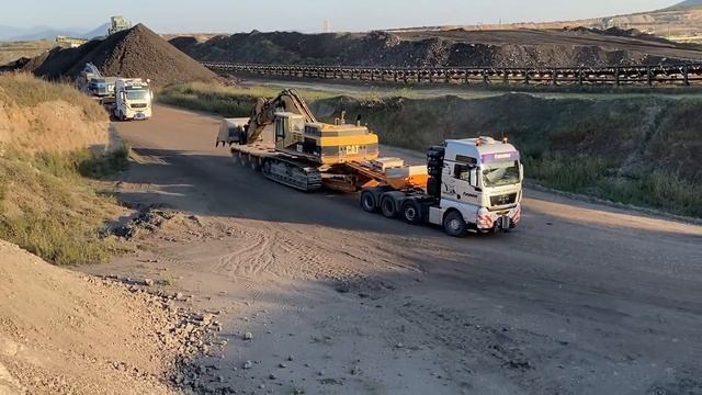 Transporting Two Caterpillar Excavators 365B And 345C - Fasoulas Heavy Transports смотреть онлайн