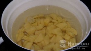 Томатный суп с рисом и яблоком