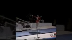 Снаряд обрушился прямо за спиной гимнастки, а она даже не обернулась