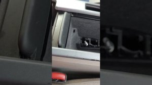 Volvo V50, установка модуля блютуз.