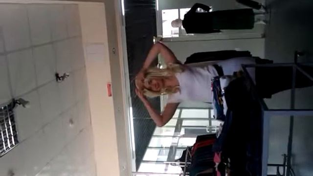 Настя примеряет парик "Блондинка" (ТРК "Galaxy" г.Улан-Удэ) смотреть онлайн