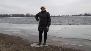 На теплоходе музыка играет