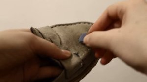 Как почистить обувь из замши в домашних условиях
