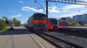 Тепловоз ТЭП70-0084 следует резервом