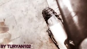 Огонь из глушителя на питбайке.