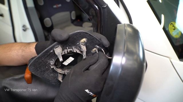 How to change glass for wing mirror VW T5 TRANSPORTER Van [TUTORIAL AUTODOC] смотреть онлайн
