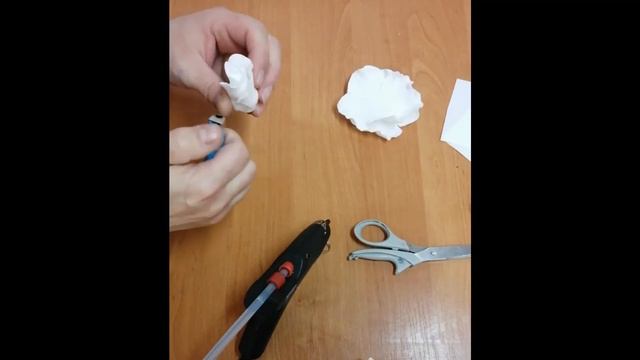 Как Сделать Розу из Фоамирана; How to make a rose from foamiran смотреть онлайн