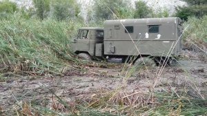 Газ 66 на бтр  колёсах...