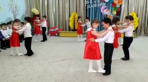 Парный танец на день матери, подготовительная группа «Радуга», 2020 года