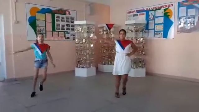 Танцевальный флешмоб, посвященный Дню Государственного флага. 22 августа смотреть онлайн