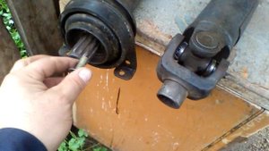 Одна из причин быстрого выхода из строя крестовины кардана.Газель 3302