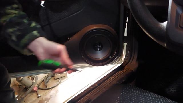 Замена штатных динамиков в ВАЗ 2114 на Dl audio gryphon pro 165 neo смотреть онлайн
