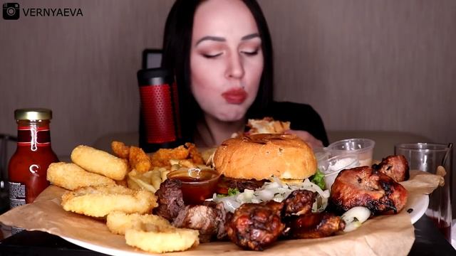 Eating | Бургеры, блюда в панировке, шашлык | Burgers, breaed didshes, barbecue (mukbang) смотреть онлайн