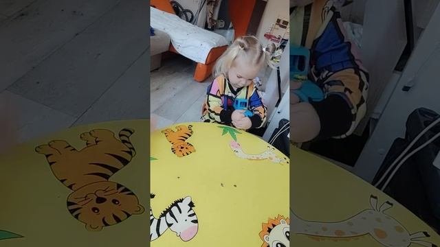 Не дала нормально сделать обзор на новую игрушку ?#синийтрактор#пополям