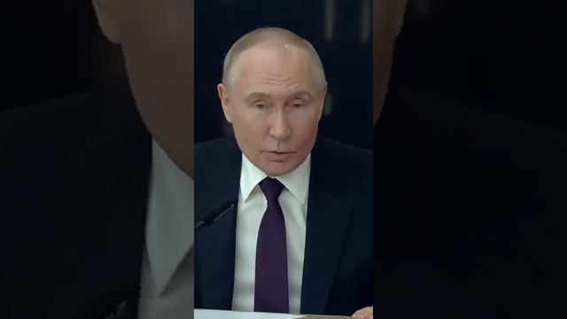 Пугает
