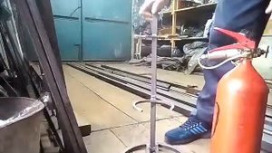 Подставка для углекислого огнетушителя.