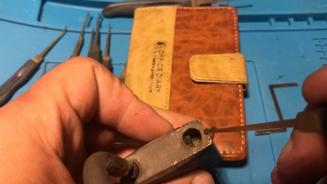 Вскрытие навесного замка Guard смотреть онлайн