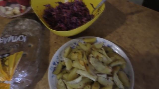 А что у нас сегодня на обед? Опять готовлю...Запеченная картошка, мясо по-французски и др... смотреть онлайн