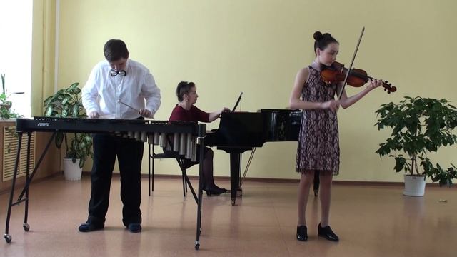 Мой ученик играет Вивальди на ксилофоне вместе со скрипачкой! смотреть онлайн