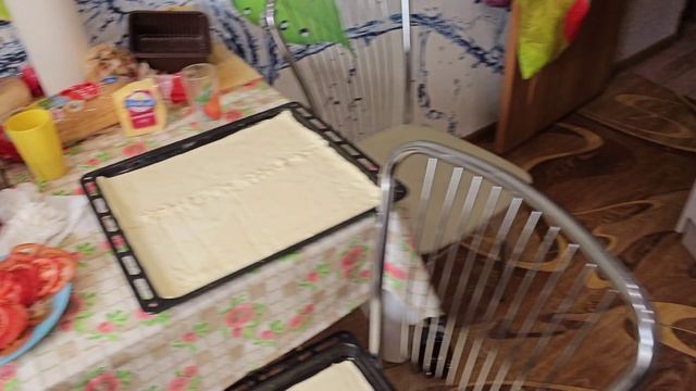 ПИЦЦА НА СЛОЁНОМ ТЕСТЕ В САДЖЕ И НА ПРОТИВНЕ В ДУХОВКЕ. смотреть онлайн