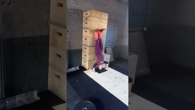 Отжимания в стойке на руках смотреть онлайн