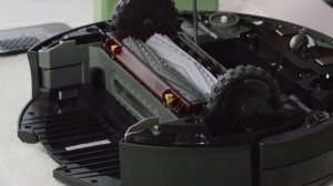 Как поменять чистящий модуль на iRobot Roomba 800 и 900 серии