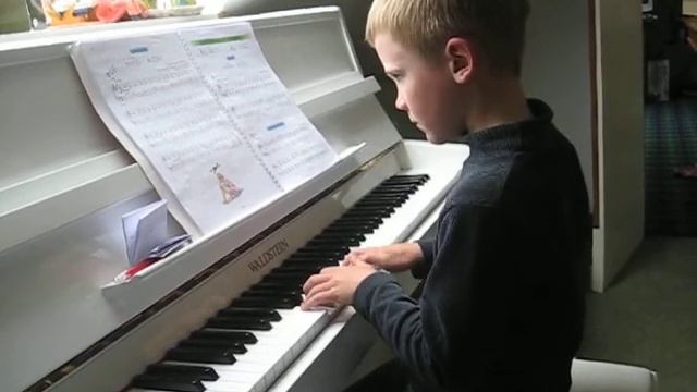 Саша пианино - русская программа Петрушка и хоровод смотреть онлайн