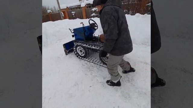 мини трактор на гусеничном ходу