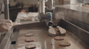 Робот с ИИ для приготовления гамбургеров