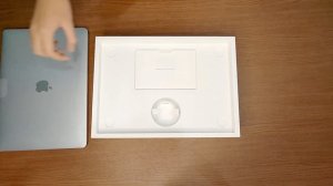 Unboxing MacBook Pro M1