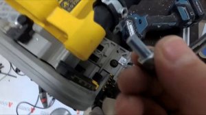 Встраивание погружной пилы Dewalt DWS520 в верстак. Пробный вариант.