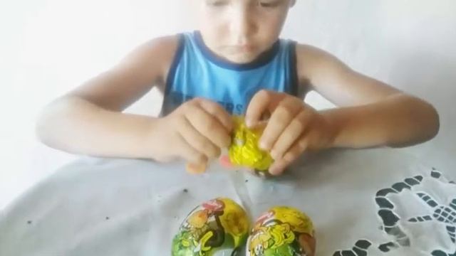 | Распаковываю шоколадные яйца с пластмассовыми кольцами | SuperKinber | смотреть онлайн