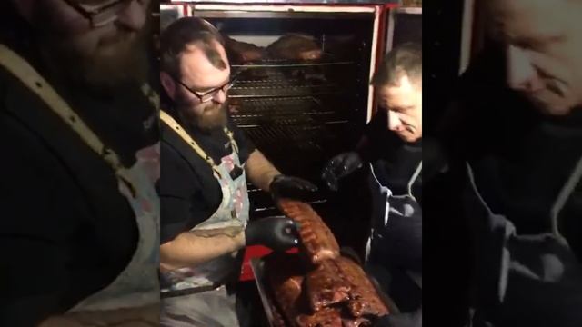 Автоматический смокер BBQ для ресторана.