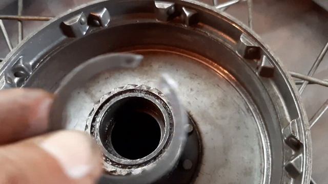Как поменять подшипники в ступице колеса мотоцикла Иж Планета, Иж Юпитер.