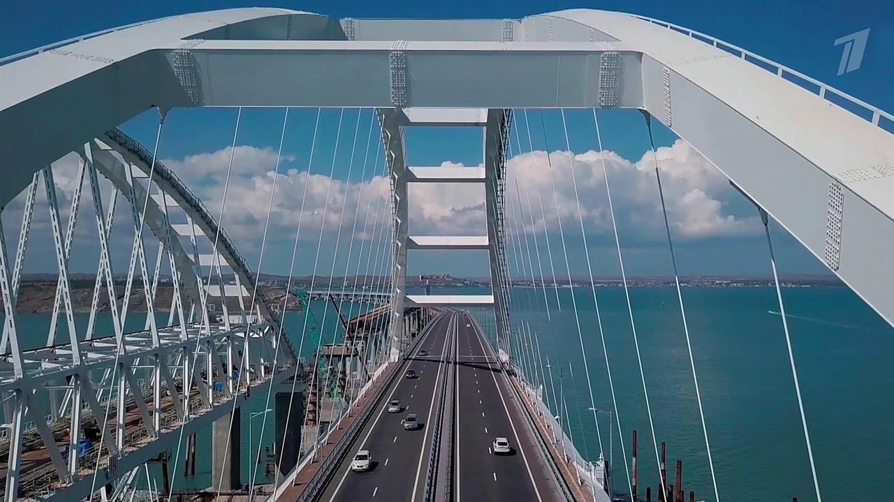 Мост через Керченский пролив теперь открыт для движения грузовиков