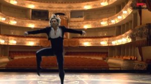 Иван Васильев танцует балет на фоне достопримечательностей Петербурга