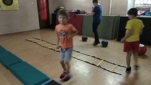Детская круговая тренировка по боксу в школе бокса " Инфайтер "