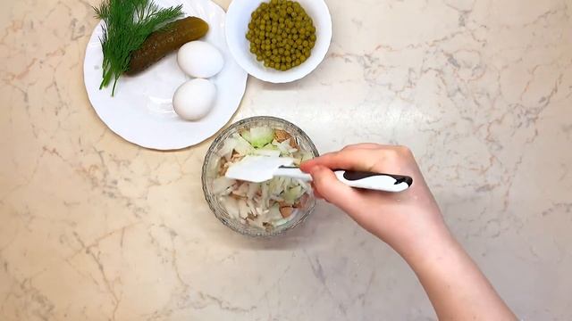 Праздничный стол!  3 салата с рыбными консервами?