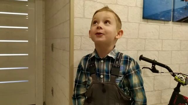 Юнна Мориц. Вышел котик на тропинку. Читает Василий Топольницкий смотреть онлайн