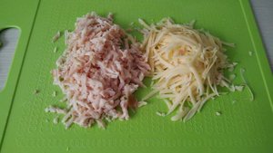 Чебуреки с ветчиной и сыром