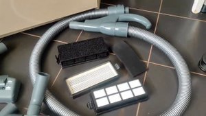 Распаковка — Пылесос Vitek VT-1833 PR