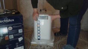 распаковка монтаж и обзор водонагревателя Electrolux EWH 30 Formax DL .