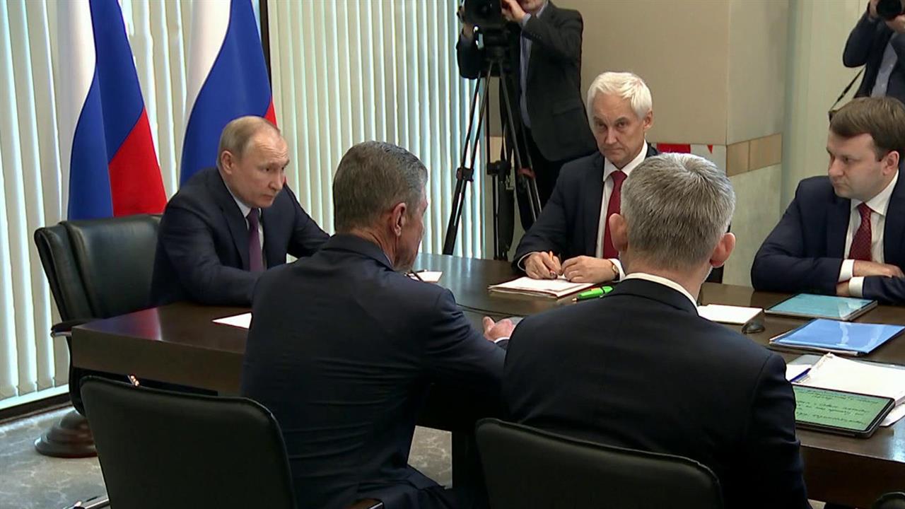 В Ялте Владимир Путин проводит совещание по комплексному социально-экономическому развитию Крыма