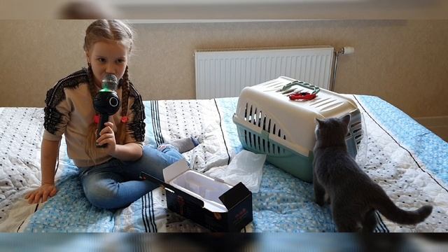 Детский МИКРОФОН.  Женя рассказывает о микрофоне и поет.