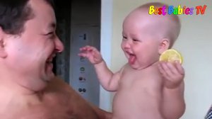 Маленькие дети едят лимон в первый раз ★ Смешная реакция малышей на лимон