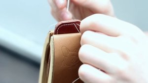 Косой шов на коже с двух сторон / Stitching leather by hand