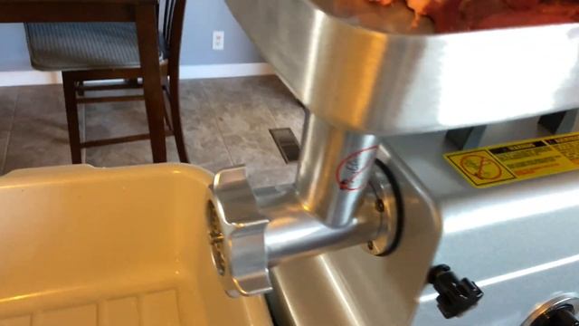 LEM Mighty Bite Grinder #8 500 Watt Review смотреть онлайн