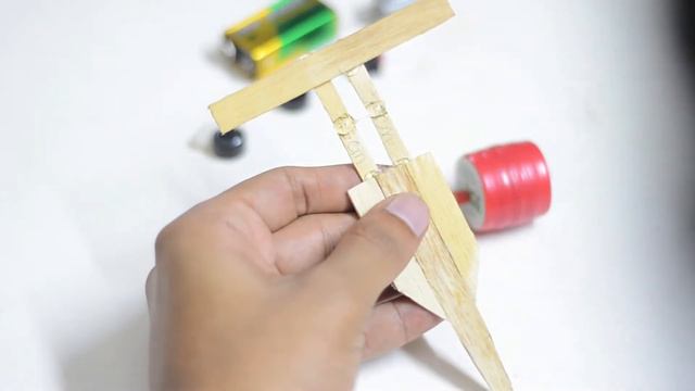 как сделать игрушечную машинку дома